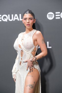 Naiara, 10 Aralık 2024 'te Madrid' deki Yeşil Bahçe 'deki Spotify Gala yardım derneğinin fotoğraf çekimine katıldı.