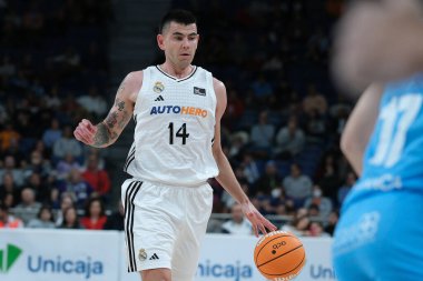 Real Madrid 'den Gaby Deck, Real Madrid ile Rio Breogan arasında oynanan Liga Endesa maçı sırasında 15 Aralık 2024 tarihinde İspanya' da WiZink Center 'da oynanmıştır.