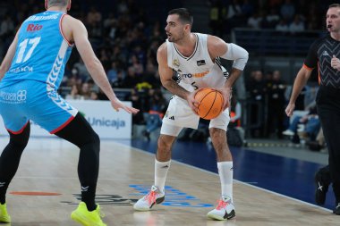 Liga Endesa maçında Real Madrid 'den Alberto Abalde ile Rio Breogan arasında 15 Aralık 2024 tarihinde İspanya' nın başkenti Madrid 'de oynanan WiZink Center' da oynanmıştır.
