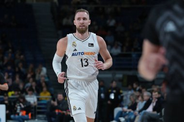 Liga Endesa maçında Real Madrid 'den Dzanan Musa ile Rio Breogan arasında 15 Aralık 2024 tarihinde İspanya' nın başkenti Madrid 'de oynanan WiZink Center' da oynanmıştır.