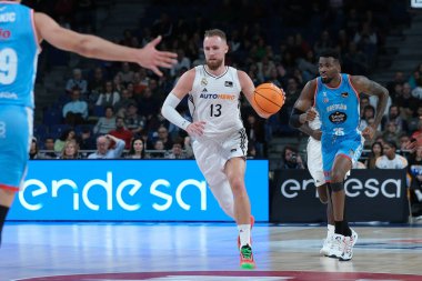 Liga Endesa maçında Real Madrid 'den Dzanan Musa ile Rio Breogan arasında 15 Aralık 2024 tarihinde İspanya' nın başkenti Madrid 'de oynanan WiZink Center' da oynanmıştır.