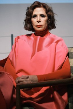 Moda tasarımcısı Agatha Ruiz De La Prada yeni kitabını sunar. Hepsi 19 Aralık 2024 'te İspanya' da bulunan Kostüm Müzesi 'nde bir plan için.