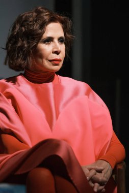 Moda tasarımcısı Agatha Ruiz De La Prada yeni kitabını sunar. Hepsi 19 Aralık 2024 'te İspanya' da bulunan Kostüm Müzesi 'nde bir plan için.