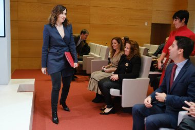 Madrid Topluluğu Başkanı Isabel Diaz Ayuso, yönetim konseyinin 26 Aralık 2024 tarihinde İspanya 'nın Madrid şehrinde bulunan Real Casa de Correos' ta bir basın toplantısı düzenledi.