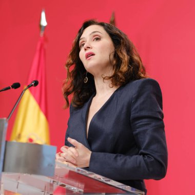 Madrid Topluluğu Başkanı Isabel Diaz Ayuso, yönetim konseyinin 26 Aralık 2024 tarihinde İspanya 'nın Madrid şehrinde bulunan Real Casa de Correos' ta bir basın toplantısı düzenledi.