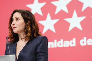 Madrid Topluluğu Başkanı Isabel Diaz Ayuso, yönetim konseyinin 26 Aralık 2024 tarihinde İspanya 'nın Madrid şehrinde bulunan Real Casa de Correos' ta bir basın toplantısı düzenledi.