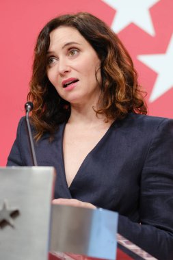 Madrid Topluluğu Başkanı Isabel Diaz Ayuso, yönetim konseyinin 26 Aralık 2024 tarihinde İspanya 'nın Madrid şehrinde bulunan Real Casa de Correos' ta bir basın toplantısı düzenledi.