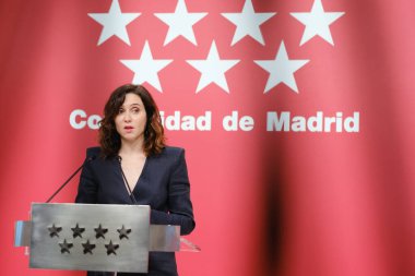 Madrid Topluluğu Başkanı Isabel Diaz Ayuso, yönetim konseyinin 26 Aralık 2024 tarihinde İspanya 'nın Madrid şehrinde bulunan Real Casa de Correos' ta bir basın toplantısı düzenledi.