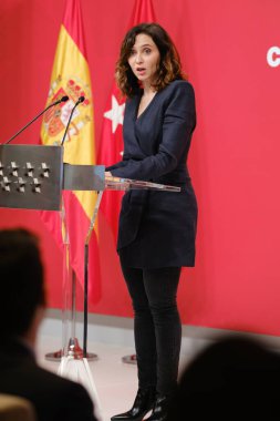 Madrid Topluluğu Başkanı Isabel Diaz Ayuso, yönetim konseyinin 26 Aralık 2024 tarihinde İspanya 'nın Madrid şehrinde bulunan Real Casa de Correos' ta bir basın toplantısı düzenledi.