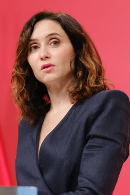 Madrid Topluluğu Başkanı Isabel Diaz Ayuso, yönetim konseyinin 26 Aralık 2024 tarihinde İspanya 'nın Madrid şehrinde bulunan Real Casa de Correos' ta bir basın toplantısı düzenledi.