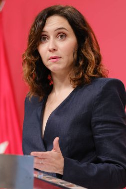 Madrid Topluluğu Başkanı Isabel Diaz Ayuso, yönetim konseyinin 26 Aralık 2024 tarihinde İspanya 'nın Madrid şehrinde bulunan Real Casa de Correos' ta bir basın toplantısı düzenledi.