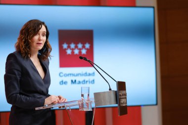 Madrid Topluluğu Başkanı Isabel Diaz Ayuso, yönetim konseyinin 26 Aralık 2024 tarihinde İspanya 'nın Madrid şehrinde bulunan Real Casa de Correos' ta bir basın toplantısı düzenledi.