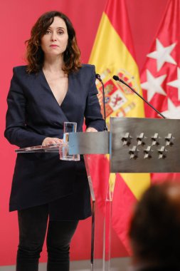 Madrid Topluluğu Başkanı Isabel Diaz Ayuso, yönetim konseyinin 26 Aralık 2024 tarihinde İspanya 'nın Madrid şehrinde bulunan Real Casa de Correos' ta bir basın toplantısı düzenledi.