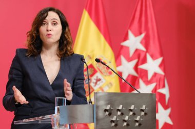Madrid Topluluğu Başkanı Isabel Diaz Ayuso, yönetim konseyinin 26 Aralık 2024 tarihinde İspanya 'nın Madrid şehrinde bulunan Real Casa de Correos' ta bir basın toplantısı düzenledi.
