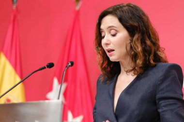 Madrid Topluluğu Başkanı Isabel Diaz Ayuso, yönetim konseyinin 26 Aralık 2024 tarihinde İspanya 'nın Madrid şehrinde bulunan Real Casa de Correos' ta bir basın toplantısı düzenledi.