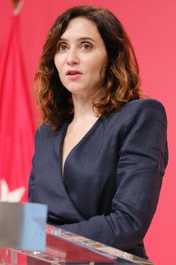 Madrid Topluluğu Başkanı Isabel Diaz Ayuso, yönetim konseyinin 26 Aralık 2024 tarihinde İspanya 'nın Madrid şehrinde bulunan Real Casa de Correos' ta bir basın toplantısı düzenledi.