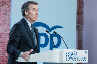 Halk Partisi Başkanı Alberto Nuez Feijoo, 27 Aralık 2024 tarihinde İspanya 'da Espacio Jorge Juan' da düzenlediği basın toplantısında