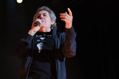 Miguel Rios, Ojete Calor konseri sırasında 28 Aralık 2024 tarihinde İspanya 'nın Madrid şehrinde Wizink Center' da konser vermiştir.