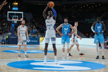 Liga ACB basketbol maçı sırasında Fuenlabrada oyuncusu Estudiantes ve Fuenlabrada en Wizcenter 29 Aralık 2024 tarihinde Madrid, İspanya
