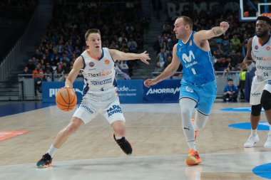 Liga ACB basketbol maçı sırasında Fuenlabrada oyuncusu Estudiantes ve Fuenlabrada en Wizcenter 29 Aralık 2024 tarihinde Madrid, İspanya
