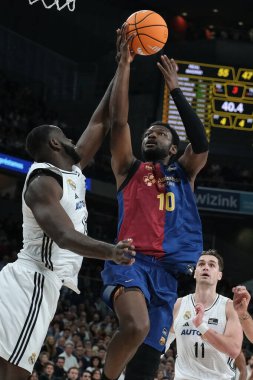 Liga ACB basketbol maçı sırasında Baca 'dan Chimezie Metu Real Madrid ve Barca en Wizcenter 29 Aralık 2024 tarihinde İspanya' nın Madrid kentinde oynanmıştır.