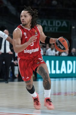 Edwards Carsen FC Bayern Münih, Real Madrid ile FC Bayern Münih arasında oynanan EuroLeague karşılaşması sırasında Madrid 'deki Movistar Arena' da oynanmıştır.