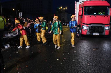 5 Ocak 2025 'te Madrid' deki Üç Kralın geçit töreni sırasında aktörler geçidi.