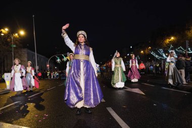 5 Ocak 2025 'te Madrid' deki Üç Kralın geçit töreni sırasında aktörler geçidi.