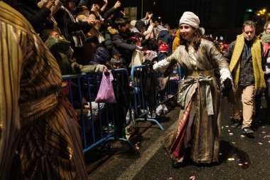 5 Ocak 2025 'te Madrid' deki Üç Kralın geçit töreni sırasında aktörler geçidi.