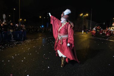 5 Ocak 2025 'te Madrid' deki Üç Kralın geçit töreni sırasında aktörler geçidi.