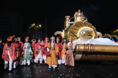 5 Ocak 2025 'te Madrid' deki Üç Kralın geçit töreni sırasında aktörler geçidi.