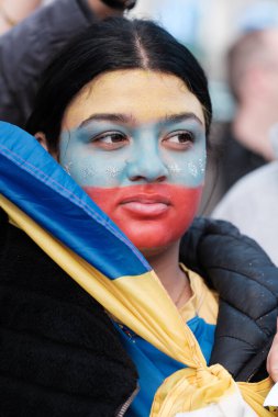 Venezuela 'da Maduro' ya ve Edmundo Gonzalez 'e karşı 9 Ocak 2025' te Madrid 'de düzenlenen bir demokrasi gösterisi sırasında protestocular.