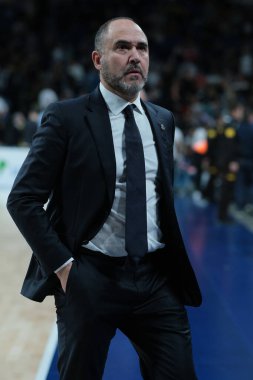 Real Madrid 'den Chus Mateo Real Madrid ile CB Canarias arasında oynanan maç sırasında Madrid' de 12 Ocak 2025 tarihinde Movistar Arena 'da oynanmıştır.