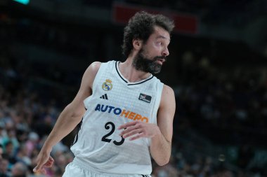 Real Madrid 'den Sergio Llull Real Madrid ile CB Canarias arasında oynanan maç sırasında Madrid' de 12 Ocak 2025 tarihinde Movistar Arena 'da oynanmıştır.