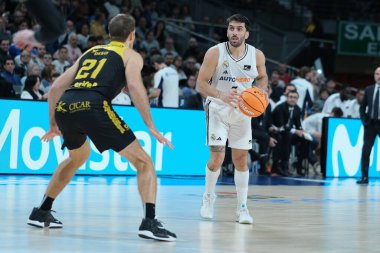 Real Madrid takımından Facu Campazzo Real Madrid ile CB Canarias arasındaki maç sırasında Madrid 'de 12 Ocak 2025 tarihinde Movistar Arena' da karşılaştı.