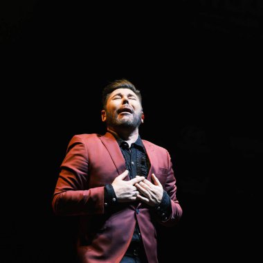 Şarkıcı Miguel Poveda Actua, 12 Ocak 2025 tarihinde İspanya 'da Inverfest the Theatro Circo Price' da verdiği konserde