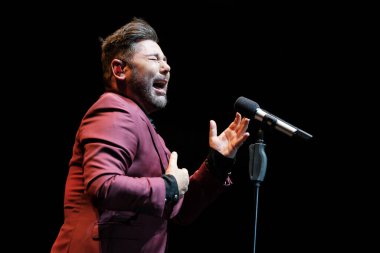 Şarkıcı Miguel Poveda Actua, 12 Ocak 2025 tarihinde İspanya 'da Inverfest the Theatro Circo Price' da verdiği konserde
