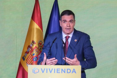 Hükümet Başkanı Pedro Sanchez, 13 Ocak 2025 tarihinde İspanya 'nın Madrid kentinde, Demiryolu Müzesi' nde, Konut ve Şehircilik Bakanlığı tarafından düzenlenen 'Refah Devleti' nin beşinci direği Konut 'forumunda konuşuyor.. 