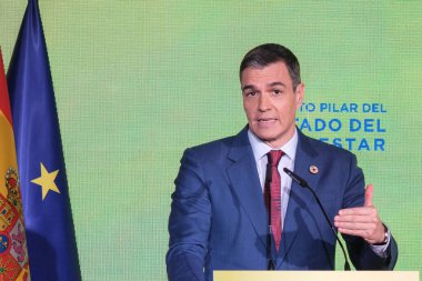 Hükümet Başkanı Pedro Sanchez, 13 Ocak 2025 tarihinde İspanya 'nın Madrid kentinde, Demiryolu Müzesi' nde, Konut ve Şehircilik Bakanlığı tarafından düzenlenen 'Refah Devleti' nin beşinci direği Konut 'forumunda konuşuyor.. 