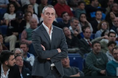 14 Ocak 2025 tarihinde Madrid 'de Real Madrid ile Maccabi Tel Aviv arasında oynanan Türk Hava Yolları EuroLeague karşılaşmasında Maccabi Tel Aviv teknik direktörleri Oded Kattash (Maccabi Tel Aviv)