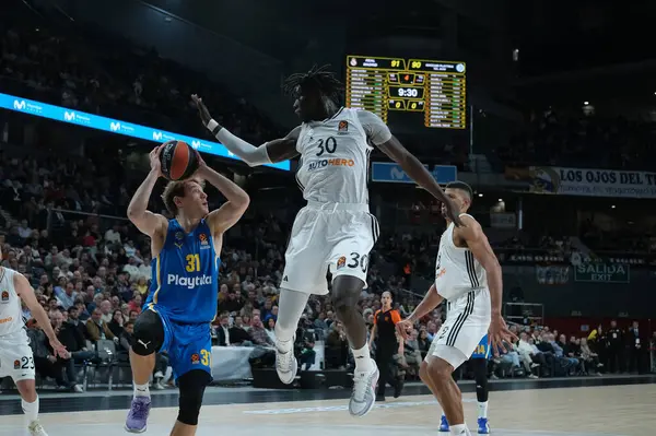 Maccabi Tel Aviv 'den Rokas Jokubaitis 14 Ocak 2025 tarihinde İspanya' nın Movistar Arena kentinde Real Madrid ile Maccabi Tel Aviv arasında oynanan EuroLeague karşılaşmasında