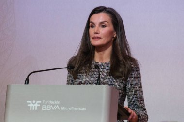 İspanya Kraliçesi Letizia, BBVA Mikrofinans Vakfı tarafından 15 Ocak 2025 tarihinde Madrid 'de Marqus de Salamanca Sarayı' nda düzenlenen 