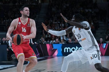 Olympiacos Pire 'den Kostas Papanthe 16 Ocak 2025 tarihinde İspanya' nın Movistar Arena kentinde oynanan Türk Hava Yolları EuroLeague karşılaşmasında Real Madrid ile Olympiacos arasında oynanan karşılaşmada