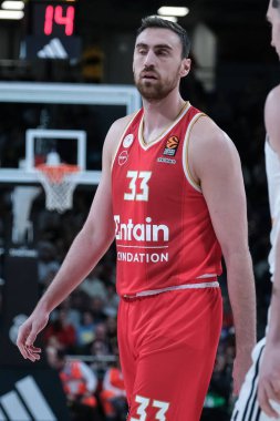 Olympiacos Pire 'den Nikola Milutinov, 16 Ocak 2025 tarihinde İspanya' nın Movistar Arena kentinde Real Madrid ile Olympiacos arasında oynanan Türk Hava Yolları EuroLeague karşılaşmasında