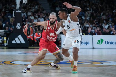 Olympiacos Pire 'den Evan Fournier, 16 Ocak 2025 tarihinde İspanya' nın Movistar Arena kentinde Real Madrid ile Olympiacos arasında oynanan Türk Hava Yolları EuroLeague karşılaşmasında