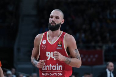 Olympiacos Pire 'den Evan Fournier, 16 Ocak 2025 tarihinde İspanya' nın Movistar Arena kentinde Real Madrid ile Olympiacos arasında oynanan Türk Hava Yolları EuroLeague karşılaşmasında