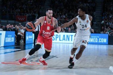 Olympiacos Pire 'den Luca Vildoza, 16 Ocak 2025 tarihinde İspanya' nın Movistar Arena kentinde Real Madrid ile Olympiacos arasında oynanan Türk Hava Yolları EuroLeague karşılaşmasında