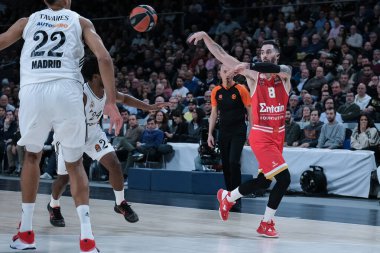 Olympiacos Pire 'den Luca Vildoza, 16 Ocak 2025 tarihinde İspanya' nın Movistar Arena kentinde Real Madrid ile Olympiacos arasında oynanan Türk Hava Yolları EuroLeague karşılaşmasında