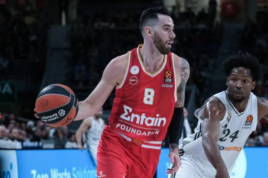 Olympiacos Pire 'den Luca Vildoza, 16 Ocak 2025 tarihinde İspanya' nın Movistar Arena kentinde Real Madrid ile Olympiacos arasında oynanan Türk Hava Yolları EuroLeague karşılaşmasında