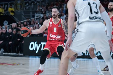 Olympiacos Pire 'den Luca Vildoza, 16 Ocak 2025 tarihinde İspanya' nın Movistar Arena kentinde Real Madrid ile Olympiacos arasında oynanan Türk Hava Yolları EuroLeague karşılaşmasında